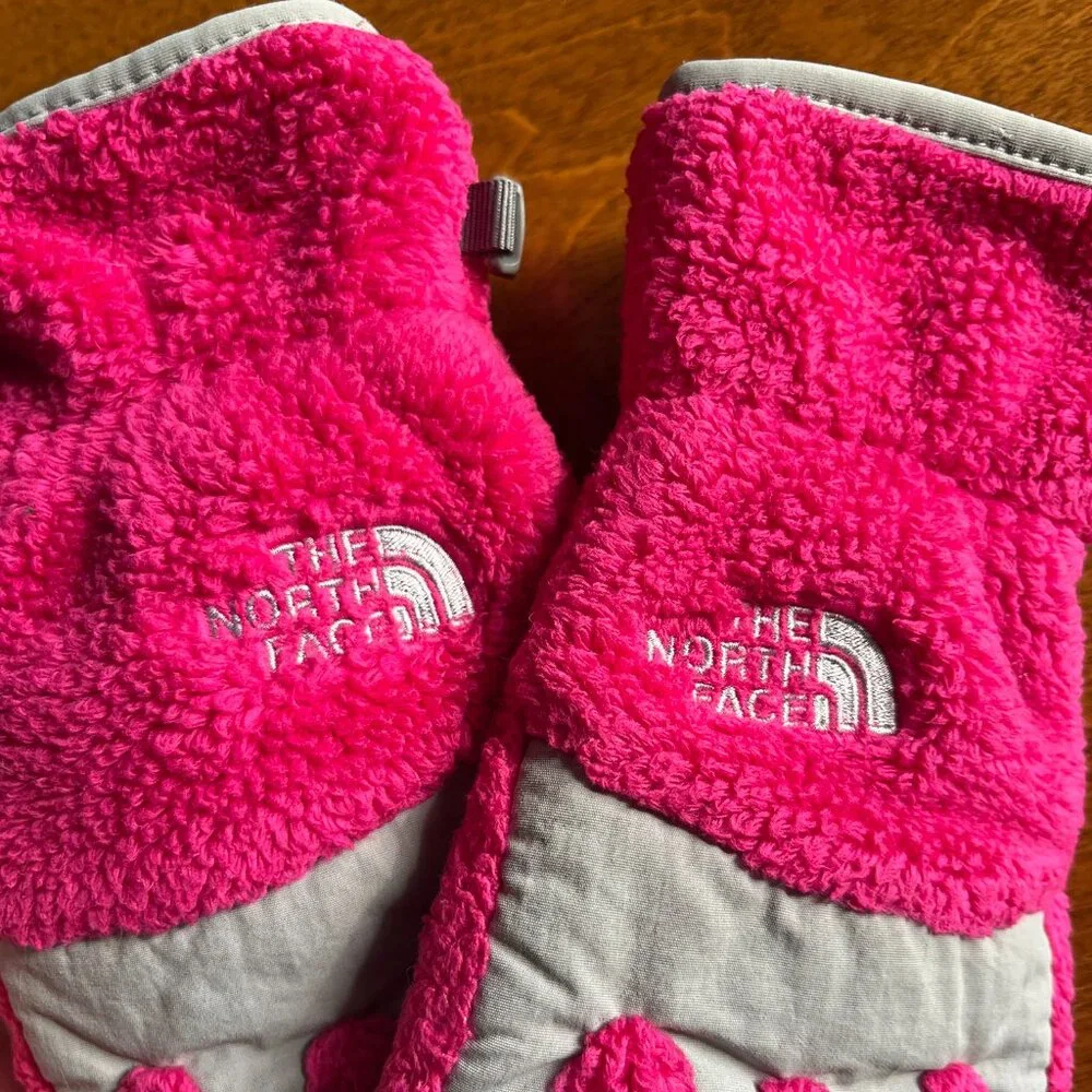 The North Face magenta fleece gloves M 8